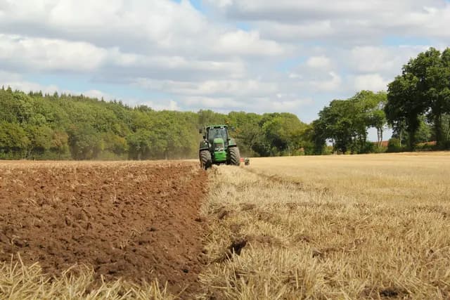 Tracteur agricole 4 roues motrices