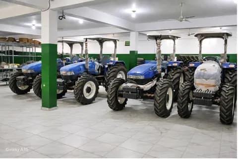 Tracteurs New Holland en showroom