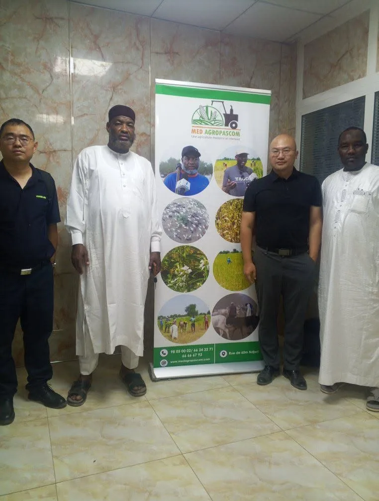 Group photo with the Chinese delegation in front of the MED AGROPASCOM banner